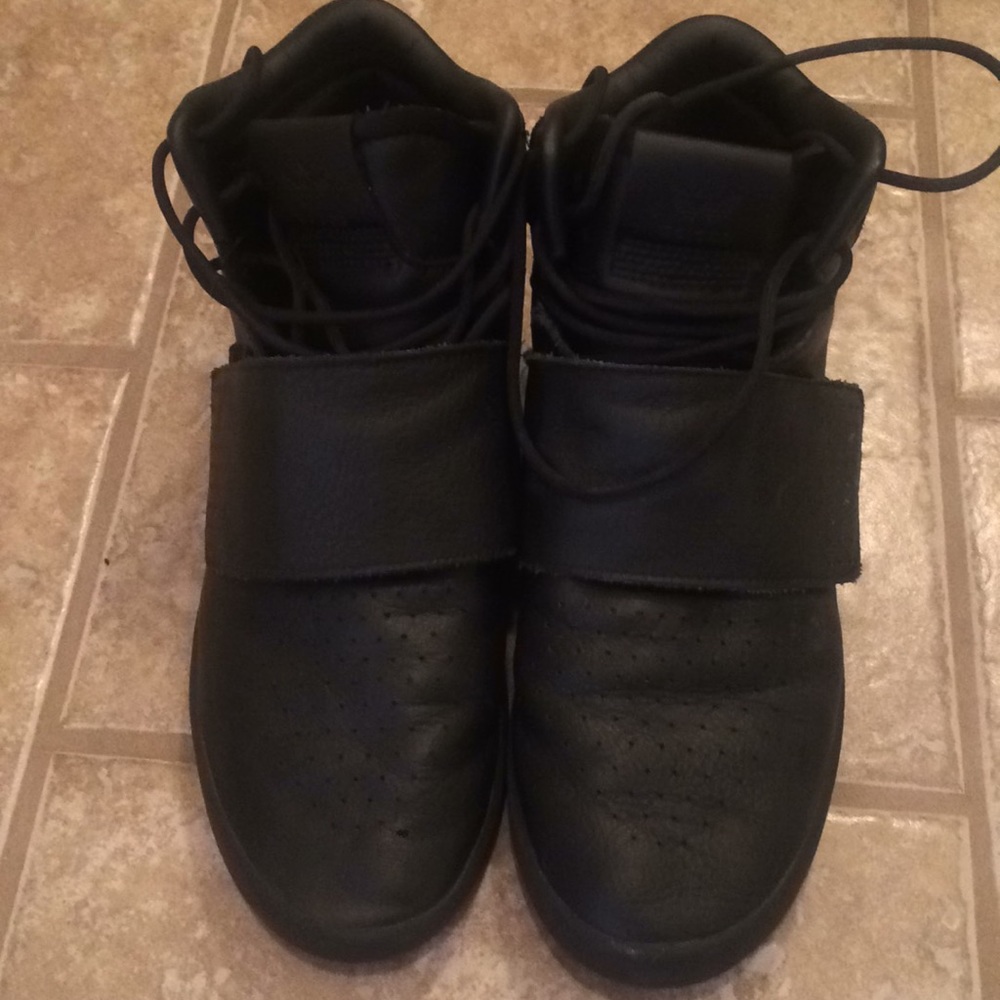 Adidas Tubular size 10